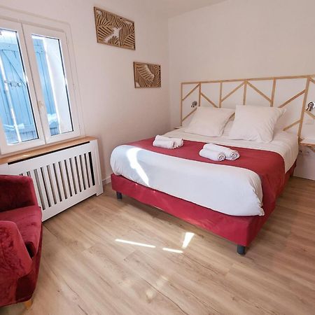Hotel Au Bien Etre Piscine Chauffee Villecroze Esterno foto