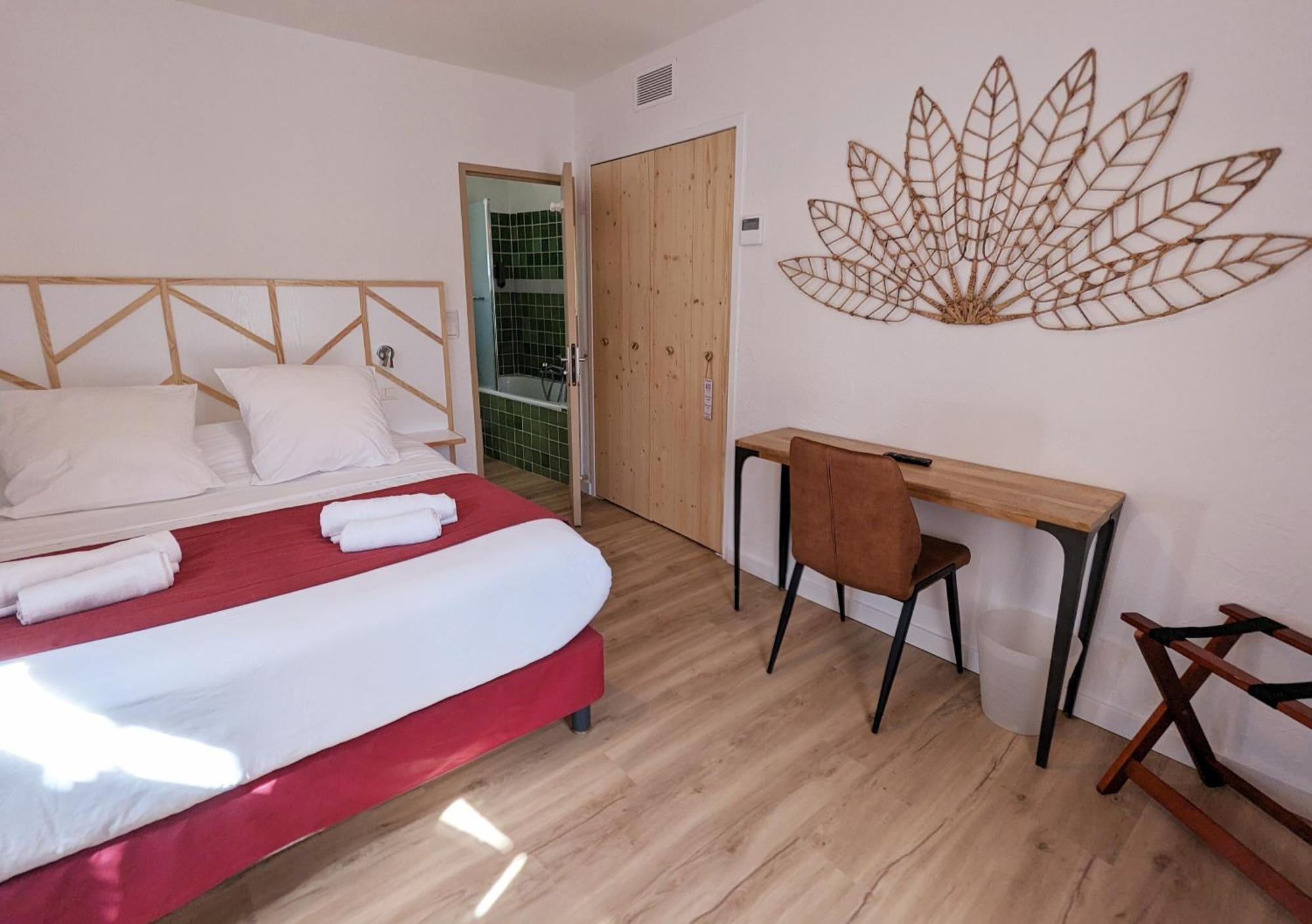Hotel Au Bien Etre Piscine Chauffee Villecroze Esterno foto