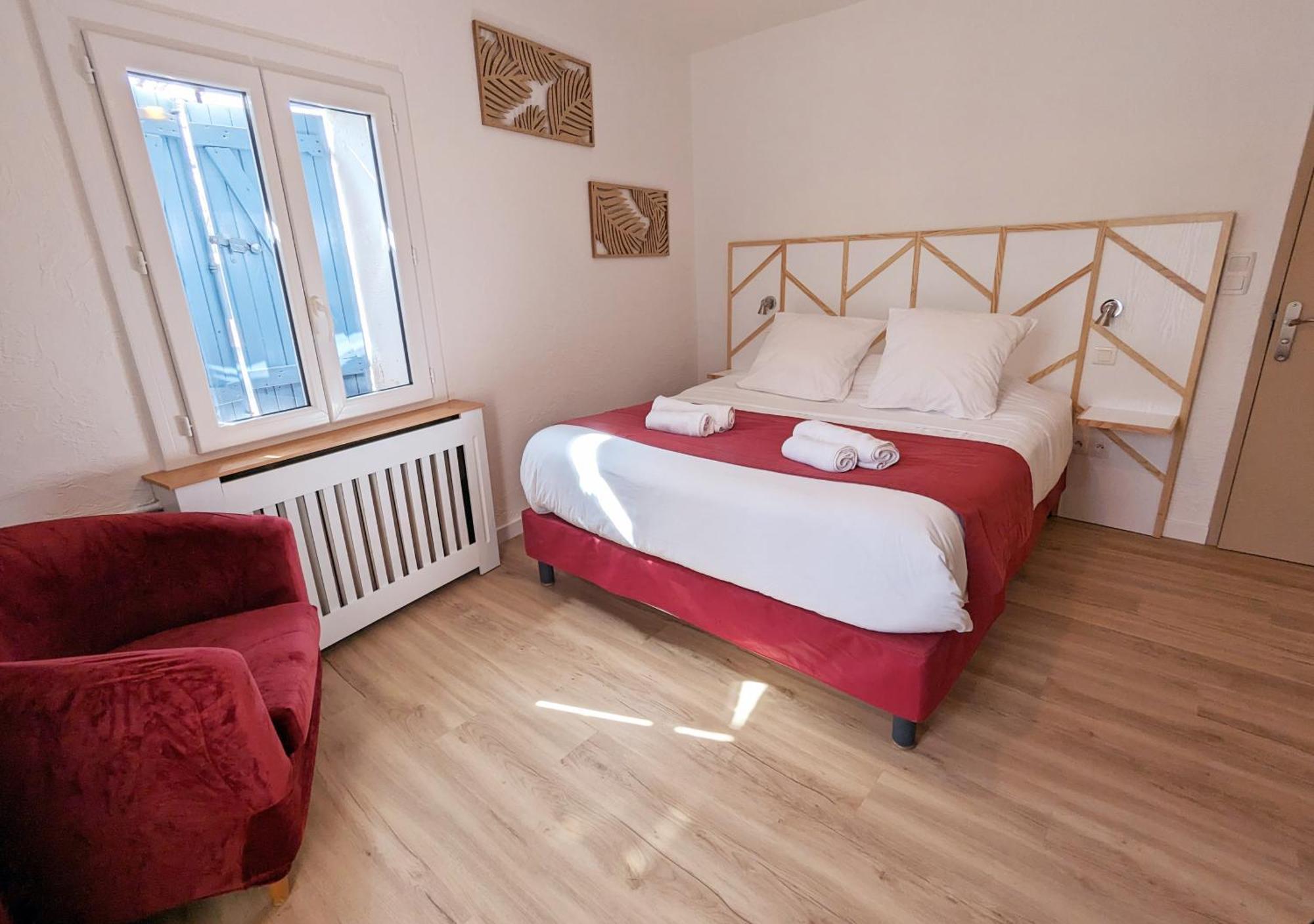 Hotel Au Bien Etre Piscine Chauffee Villecroze Esterno foto