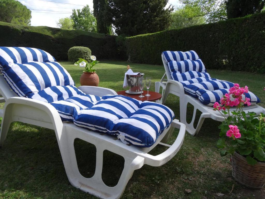 Hotel Au Bien Etre Piscine Chauffee Villecroze Esterno foto