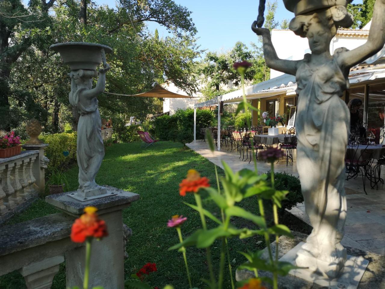 Hotel Au Bien Etre Piscine Chauffee Villecroze Esterno foto
